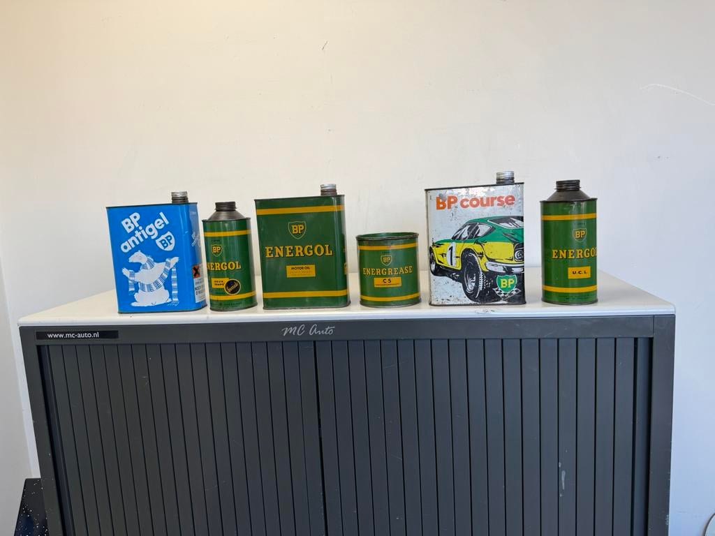 Divers vieux bidons d'huile de garage BP, Collections, Marques & Objets publicitaires, Enlèvement ou Envoi, Utilisé, Emballage