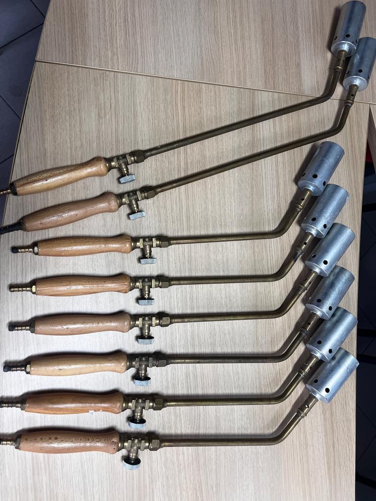 Brûleurs à asphalte de toiture/laiton avec grue rotative, Enlèvement, Métal, Neuf, 15 m² ou plus