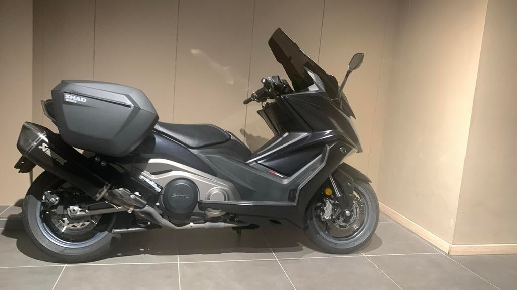 Kymco AK550 met 2418km + Akra !!, Motoren, 2 cilinders, Kymco, Bedrijf, Meer dan 35 kW