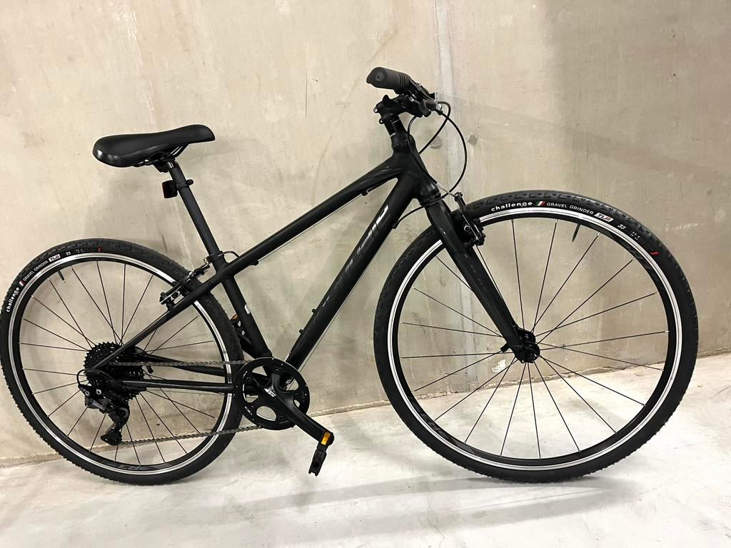 New Cannondale aluminium sport-trekking bike