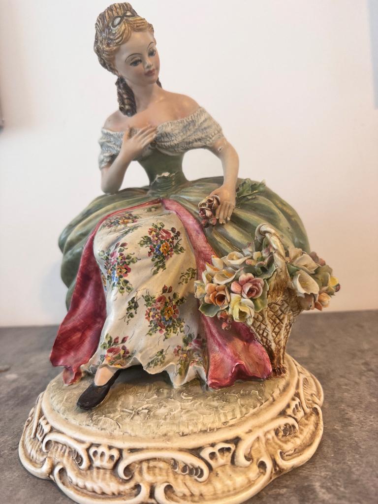 Capodimonte porseleinen beeldje – Bloemenvrouw, Ophalen