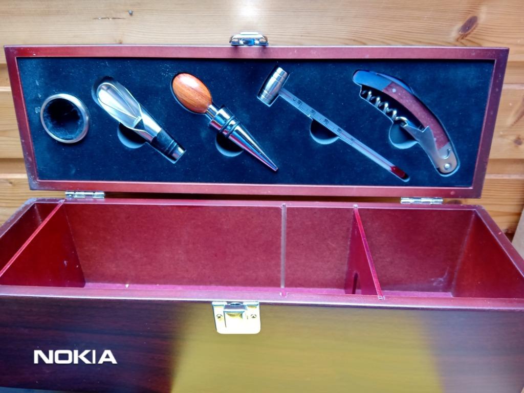 Wijnkist met toebehoren, Ophalen