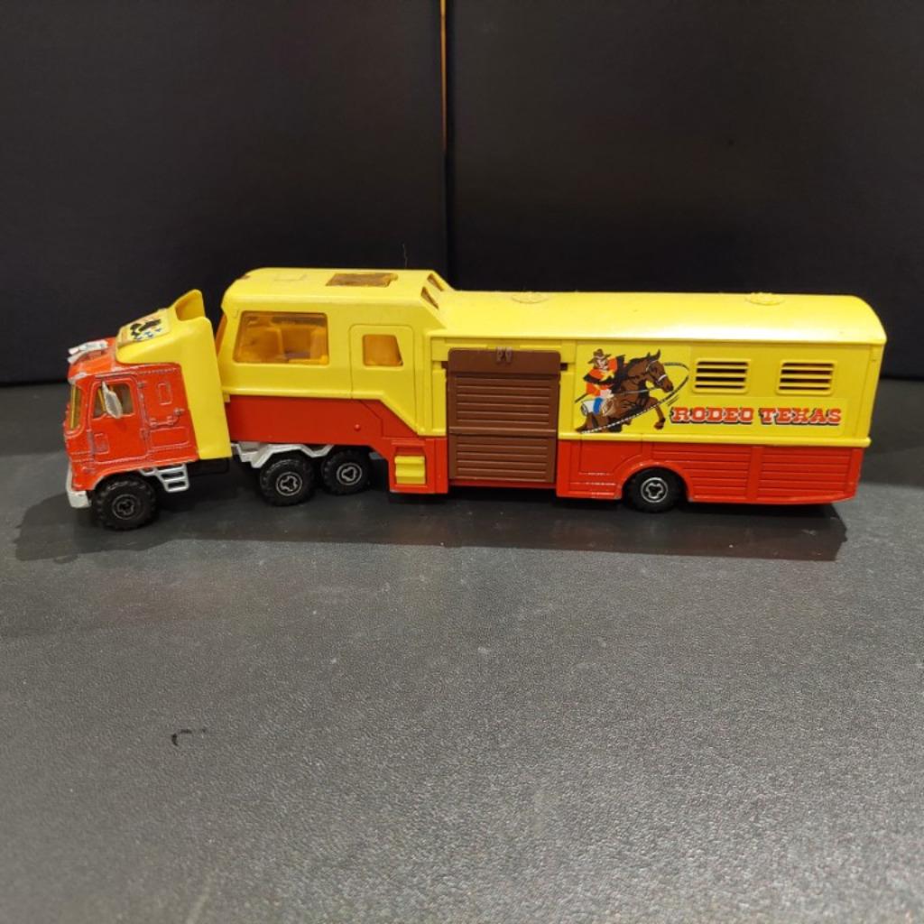 Majorette rodeo texas - camion / VAN chevaux, Enlèvement ou Envoi, Utilisé