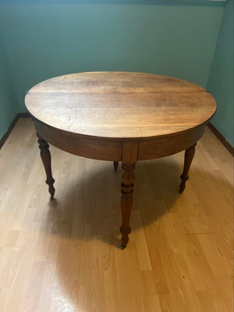 Table ronde en chene rabattable sur sa moitie avec roulette, Antiquités & Art, Enlèvement