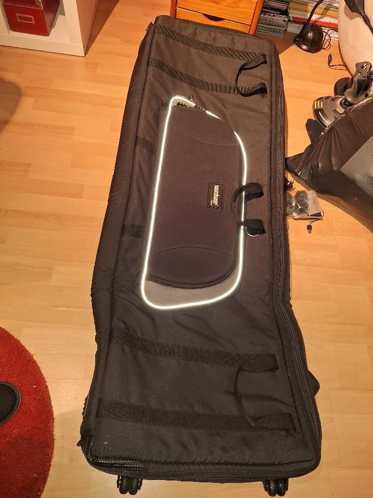 Hydrasynth Deluxe + Roland Fantom 8, 88 touches, Avec valise ou flightcase, Roland, Comme neuf