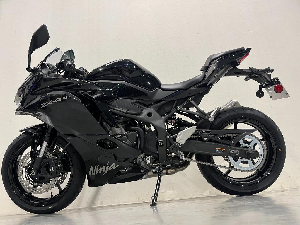 ZX4R NOIR 2025 NOUVEAU EN STOCK, Motos, Entreprise, Plus de 35 kW, Super Sport, 400 cm³