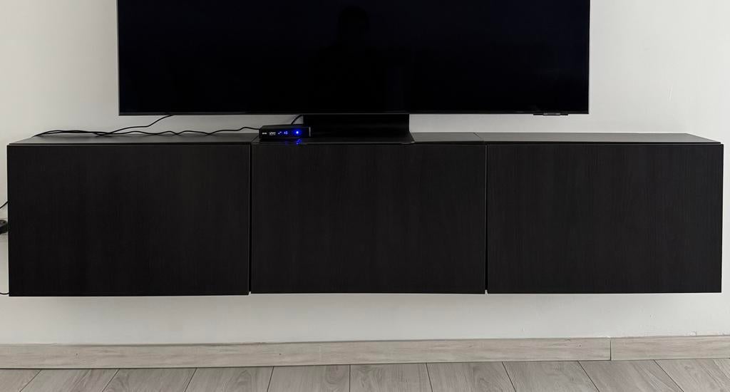 Tv kast zwartbruin, Enlèvement