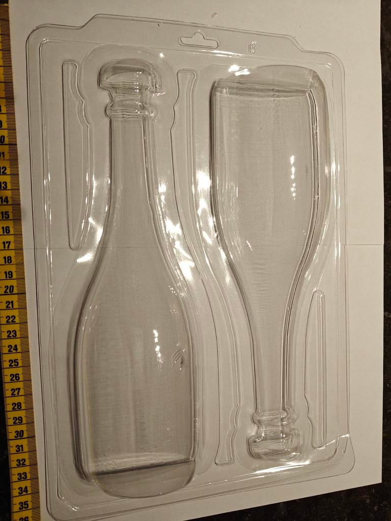 Moule à chocolat — bouteille et coupe à champagne 

Nou, Enlèvement ou Envoi, Moule