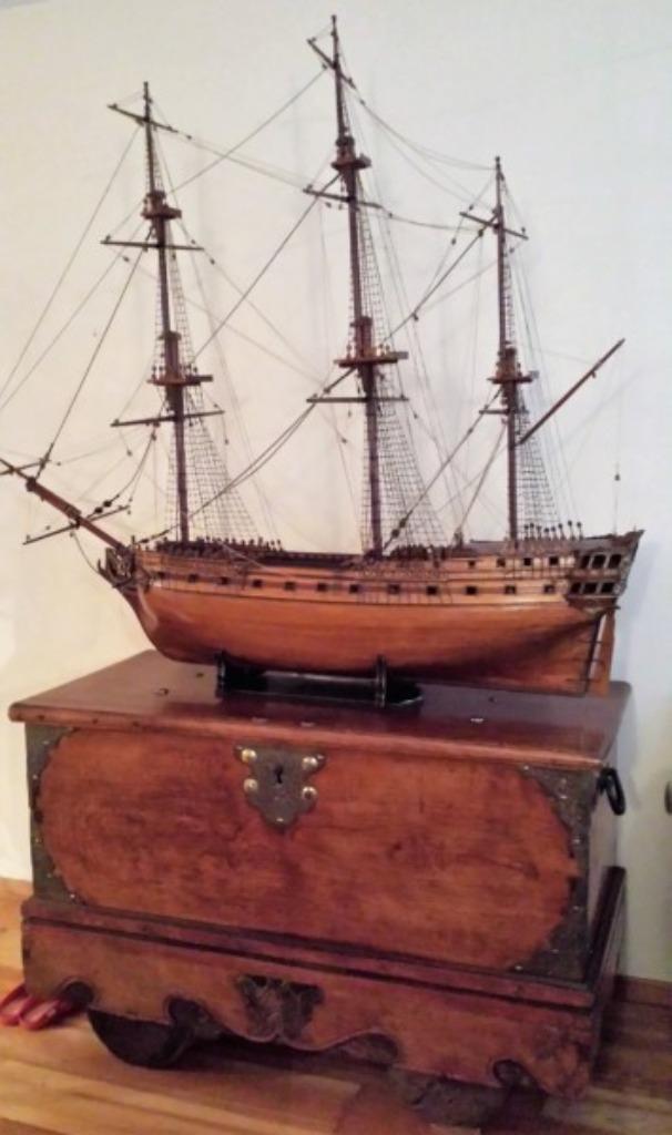 bateau en bois sur valise, Antiquités & Art, Enlèvement