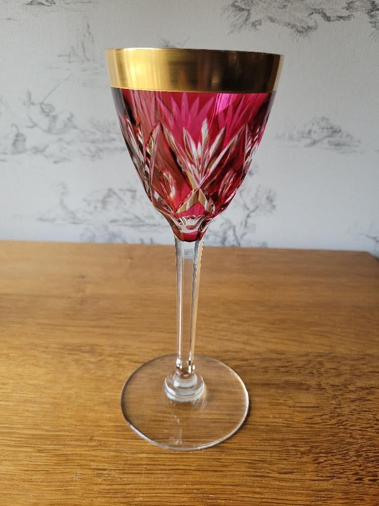 Verre en Val Saint Lambert rouge au bord doré, Antiquités & Art, Enlèvement ou Envoi