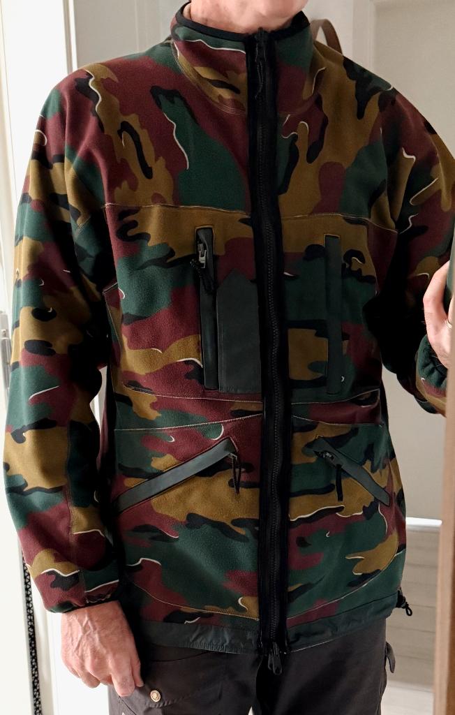 Coupe-vent militaire à double face taille L comme neuf, Vêtements | Hommes, Vêtements de sport, Comme neuf, Marche ou Plein air