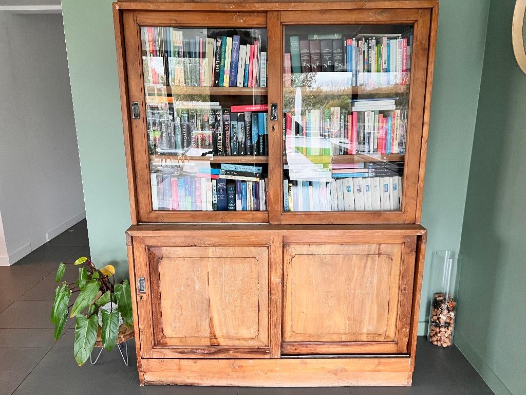 Teakhouten bibliotheekkast met schuifdeuren, Huis en Inrichting, Kasten | Buffetkasten, Ophalen, 100 tot 150 cm, Teakhout, 150 tot 200 cm