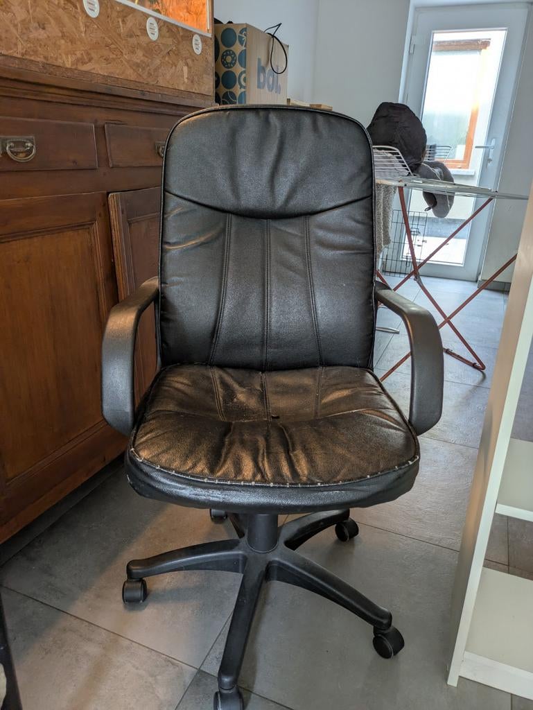 Bureaustoel en bureaublad te geef, Huis en Inrichting, Ophalen, Bureaustoel