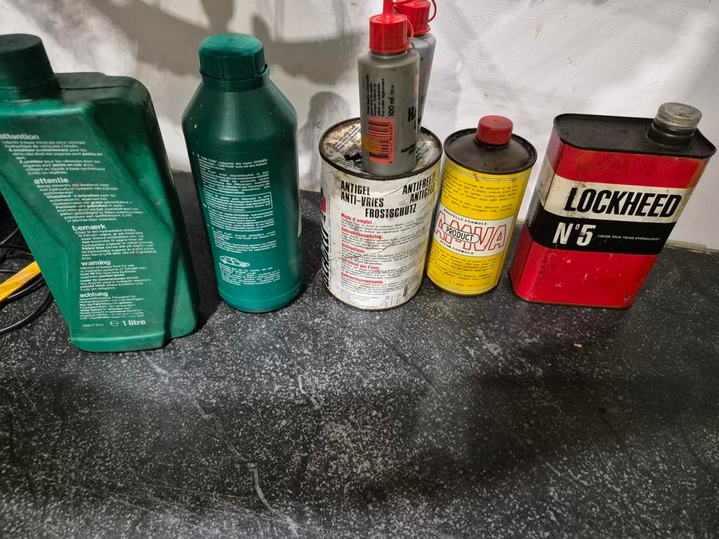 Bidon vintage, plastique, métal