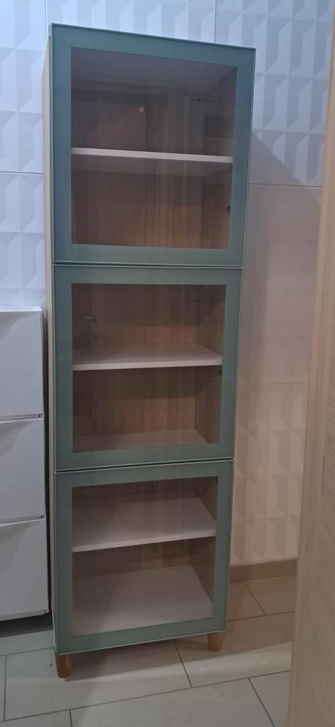 Armoire de rangement BESTA effet bois avec portes vitrées, Enlèvement, Comme neuf