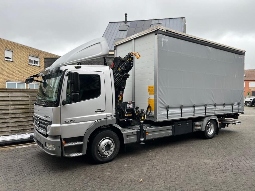 Mercedes Atego 1229 (laadbrug + kraan HIAB), Euro 5, Stof, Airbags, Mercedes-Benz