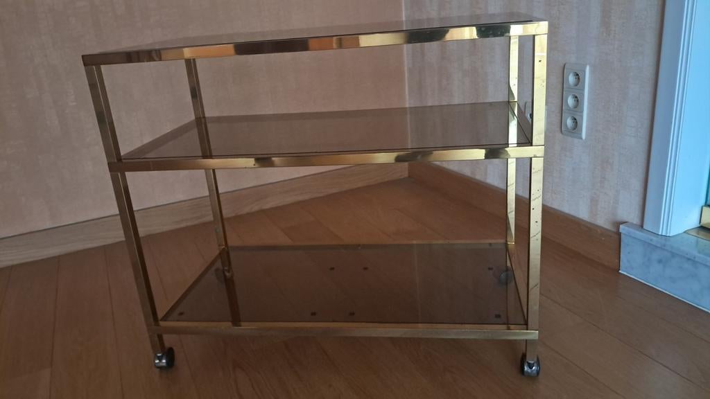 Table en cuivre, Enlèvement