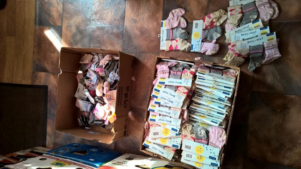 Chaussettes 400 paires, Enfants & Bébés, Enlèvement, Neuf, Chaussettes