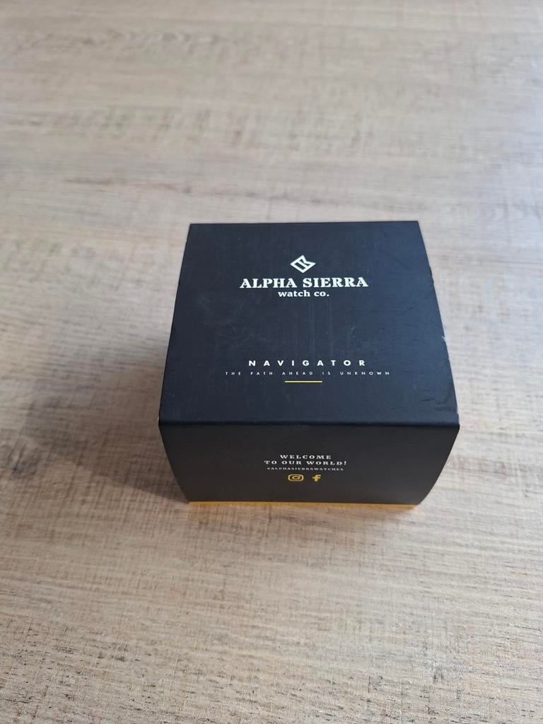 Alpha Sierra Navigator — Nieuw in doos — Nooit gedragen, Enlèvement ou Envoi