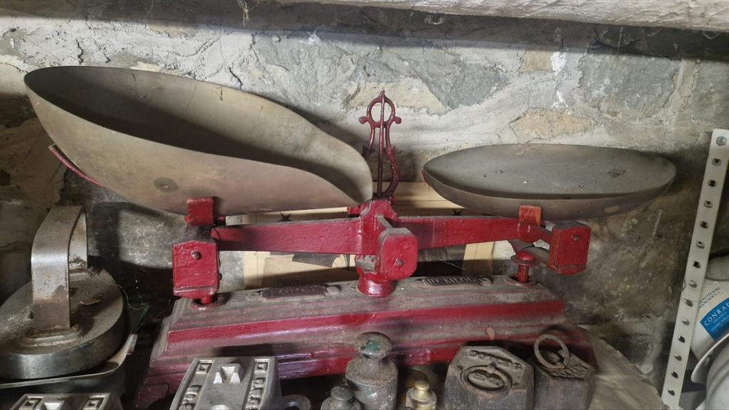 Balance en fonte avec plateau formé en cuivre, Antiquités & Art, Enlèvement