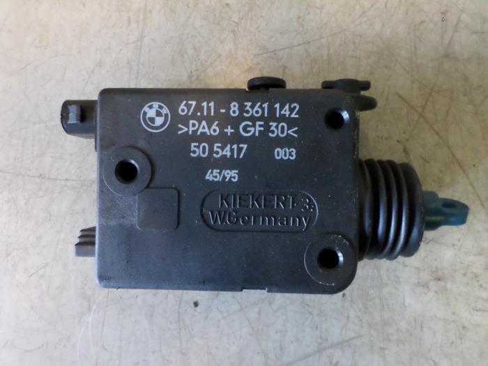 Moteur verrouillage centrale des portes d'un BMW 3-Serie (3-, -, 3 mois de garantie, Utilisé, -