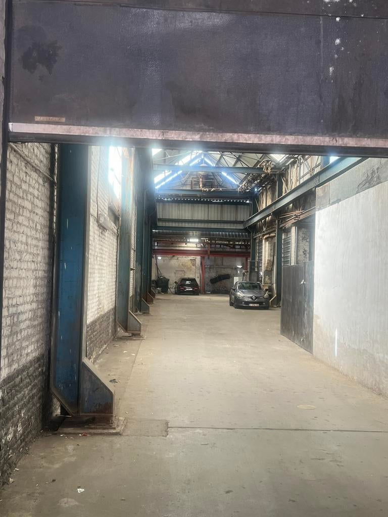 Emplacement camionnettes (ou caravane ) à louer, Liège (ville)