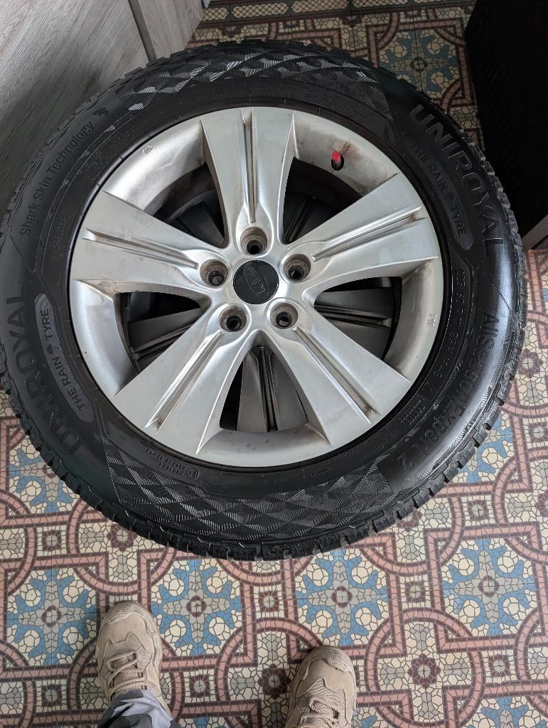 Jante et pneu 17pouces 225/60/17, Autos : Pièces & Accessoires, Pneus et Jantes, 4 Saisons, 17 pouces, Enlèvement