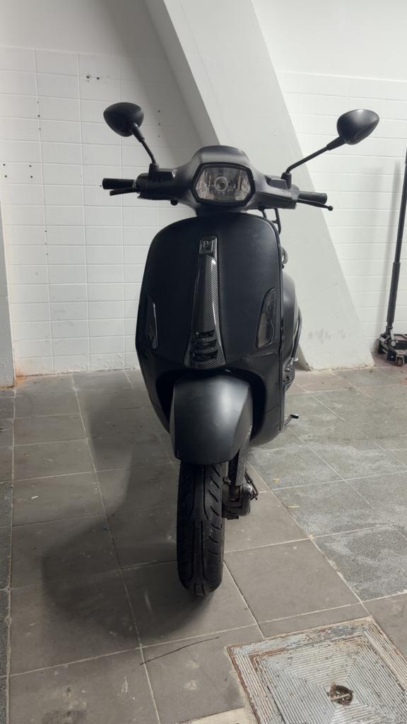 Vespa sprint b klasse START NIET, Fietsen en Brommers, Ophalen, Zo goed als nieuw
