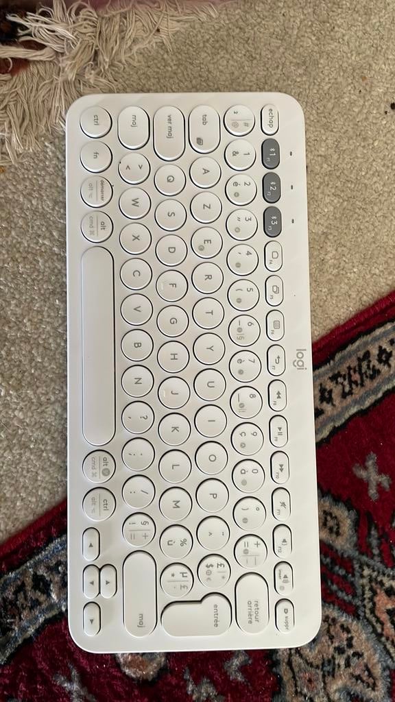 Bluetooth toestenbord azerty nieuw, Computers en Software, Toetsenborden, Ophalen of Verzenden, Azerty, Zo goed als nieuw
