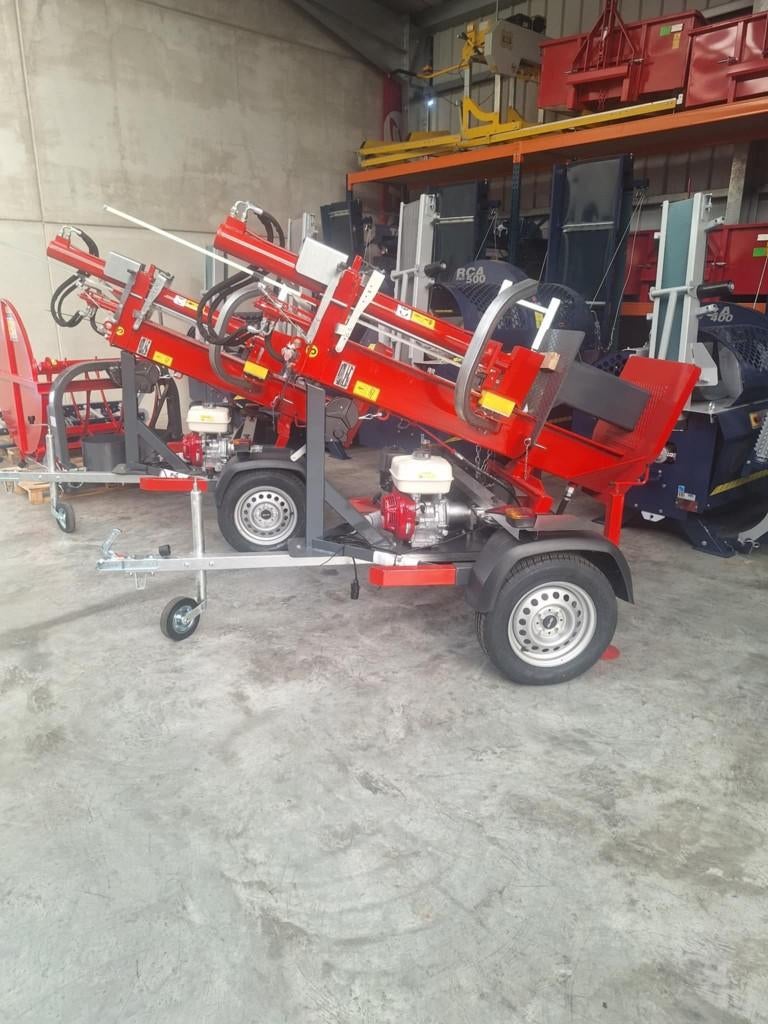 B.G MAT mobiele houtklover van 15 ton, Ophalen, Nieuw, Benzine, Staand