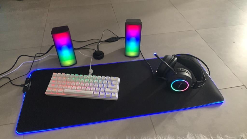 Complete Gaming Set, Informatique & Logiciels, Casques micro, Comme neuf, Over-ear, Filaire, Casque gamer, Enlèvement ou Envoi