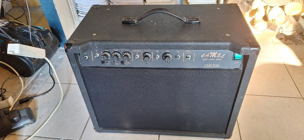Pour pieces. Carlton Camel., Enlèvement, Utilisé, Guitare, 100 watts ou plus