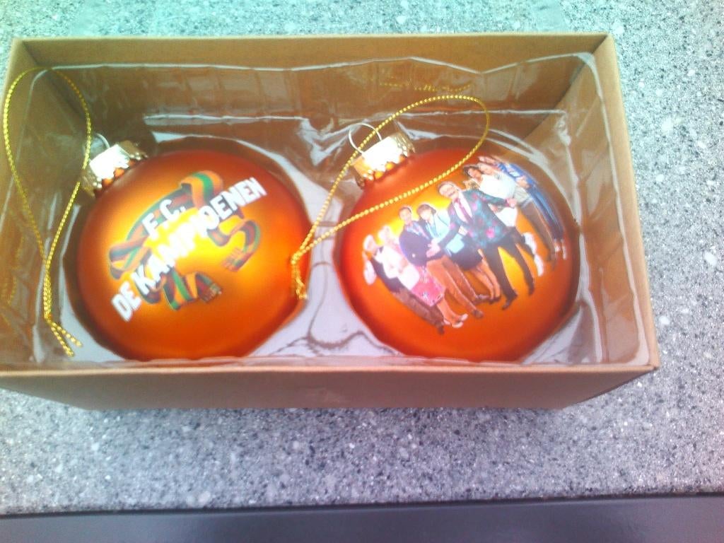 2 Fc De Kampioenen kerstballen., Verzamelen, Ophalen of Verzenden, Nieuw, Tv, Overige typen
