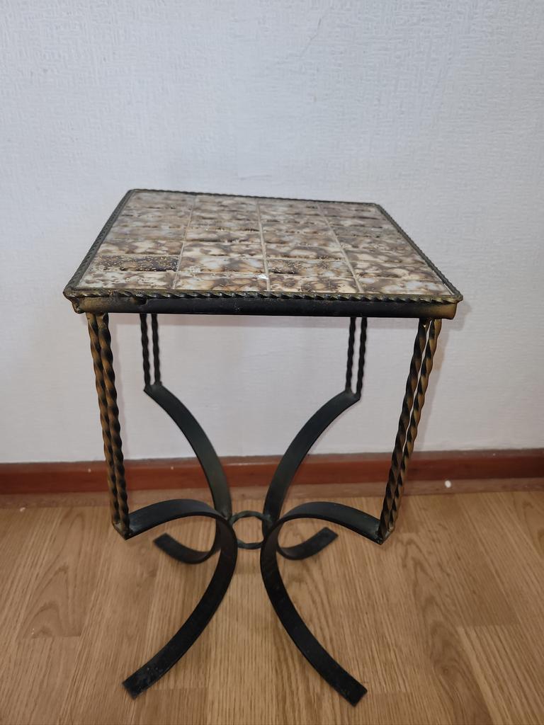 Superbe petite table d'appoint carrée fer forgé avec faience, Enlèvement, Comme neuf