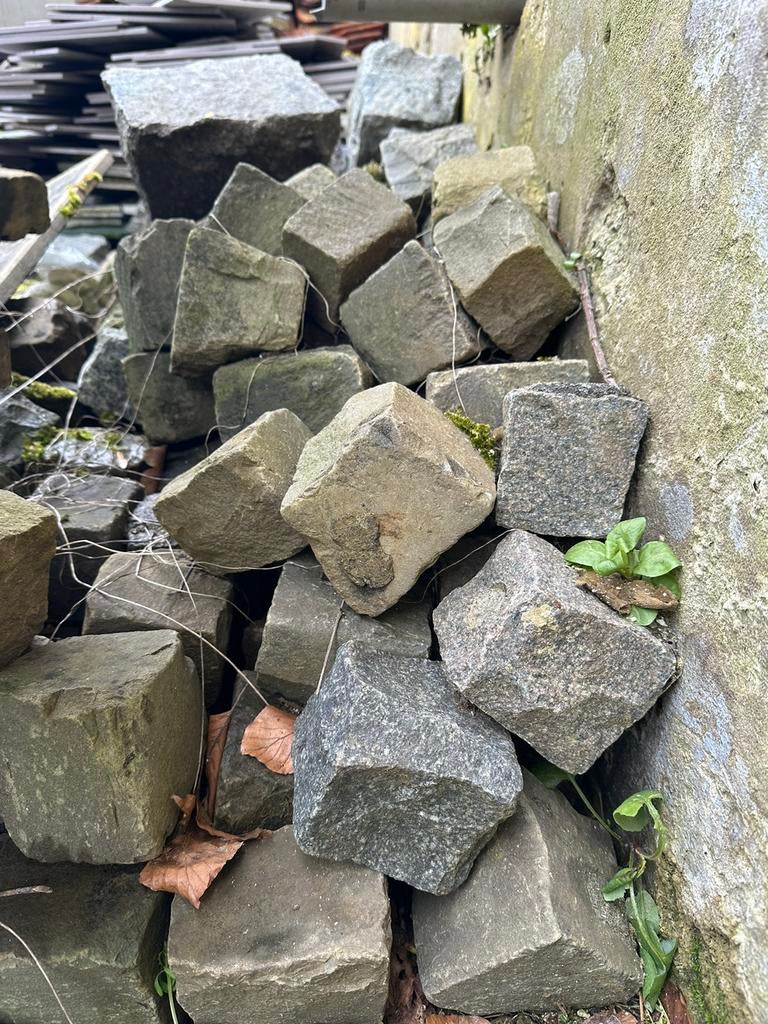 Pavés de rue, Enlèvement, Comme neuf