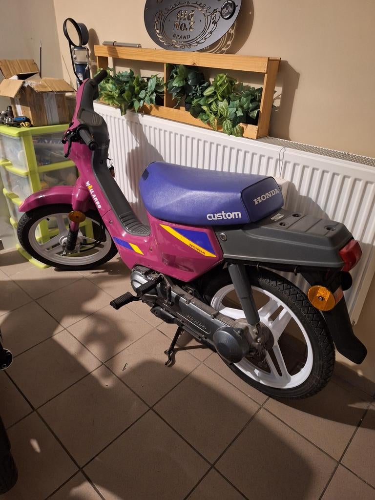 Honda wallaroo très bon état peinture origine, Fietsen en Brommers