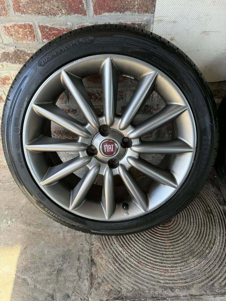 17 Fiat Punto Evo-velgen, grote Punto 4x100, 17 inch, Band(en)