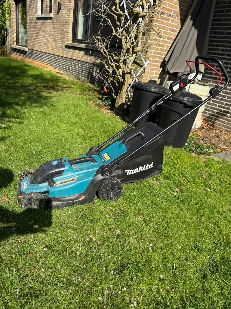 Grasmachine makita, Tuin en Terras, Ophalen, Zo goed als nieuw