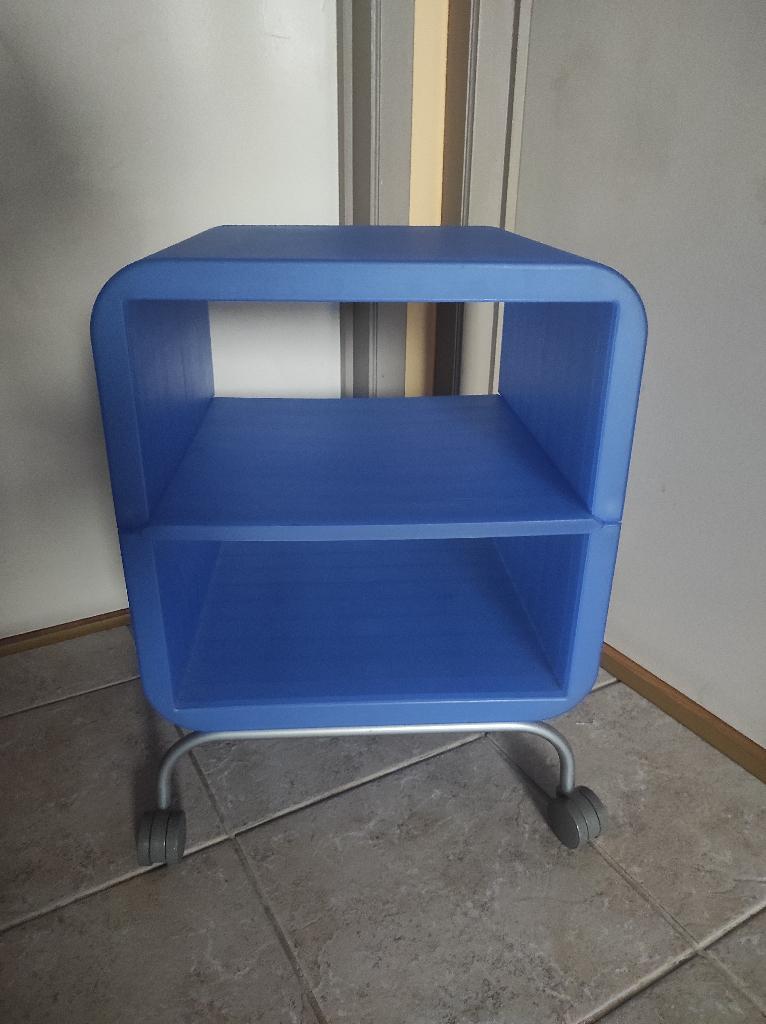 Leuke retro blauw nachtkastje kast op wielen ikea Prelat, Huis en Inrichting, Ophalen, Gebruikt, Kunststof