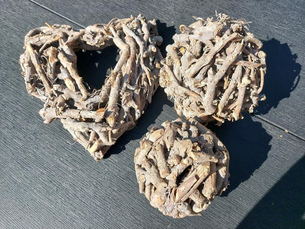 Boules et coeur en bois flotté, Enlèvement