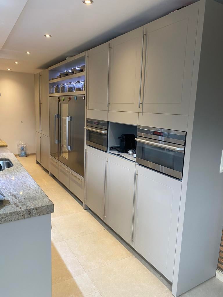 Urgent Cuisine équipée moderne DSM ilot kleur taupe  granit, Granit ou Pierre, Autres couleurs, Enlèvement, Avec îlot