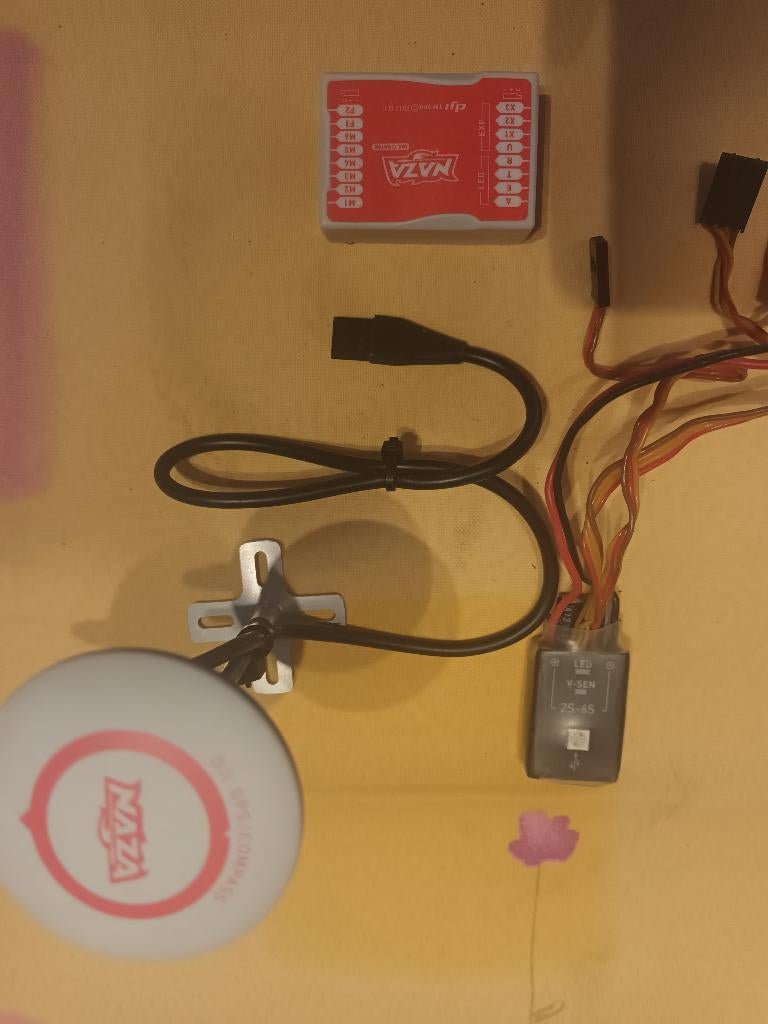 DJI NAZA contrôleur multicoptère, Hobby & Loisirs créatifs, Modélisme | Radiocommandé & Téléguidé | Hélicoptères & Quadricoptères