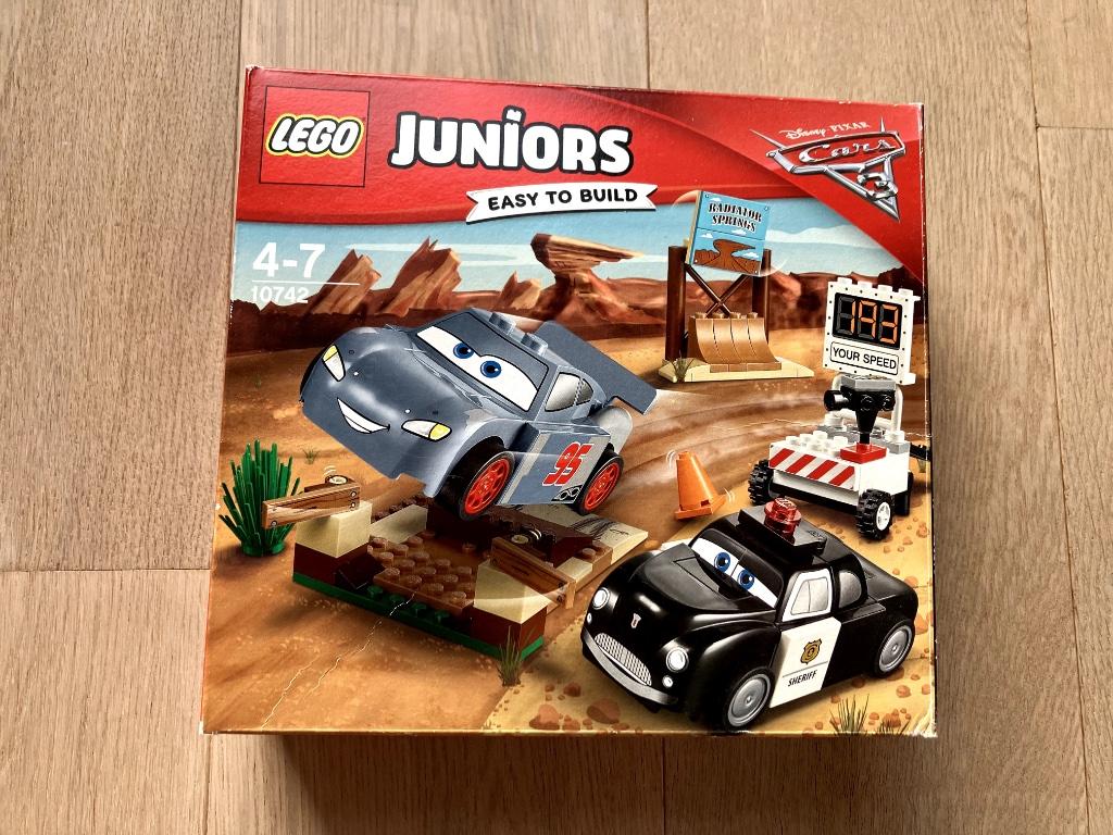Lego Juniors Cars 10742 Willy's Butte snelheidstraining, Ophalen of Verzenden, Zo goed als nieuw, Complete set, Lego