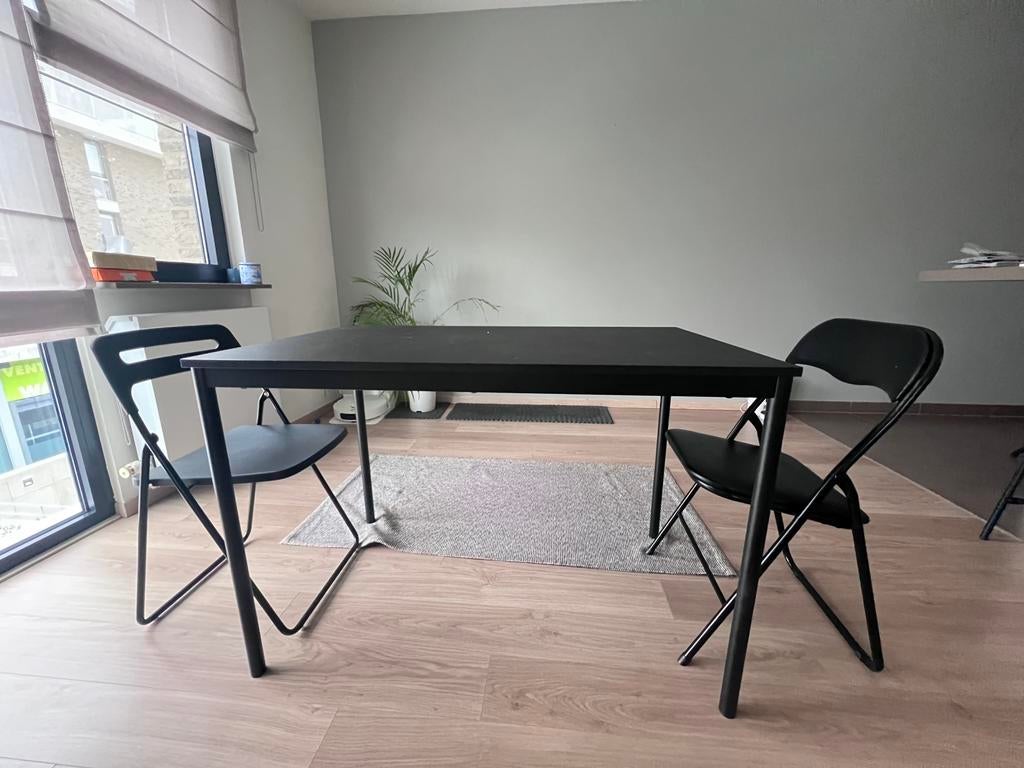 Dining table and 2 chairs, Maison & Meubles, Cuisine | Éléments de cuisine, Comme neuf, Moins de 100 cm, 100 à 150 cm, 75 cm ou plus