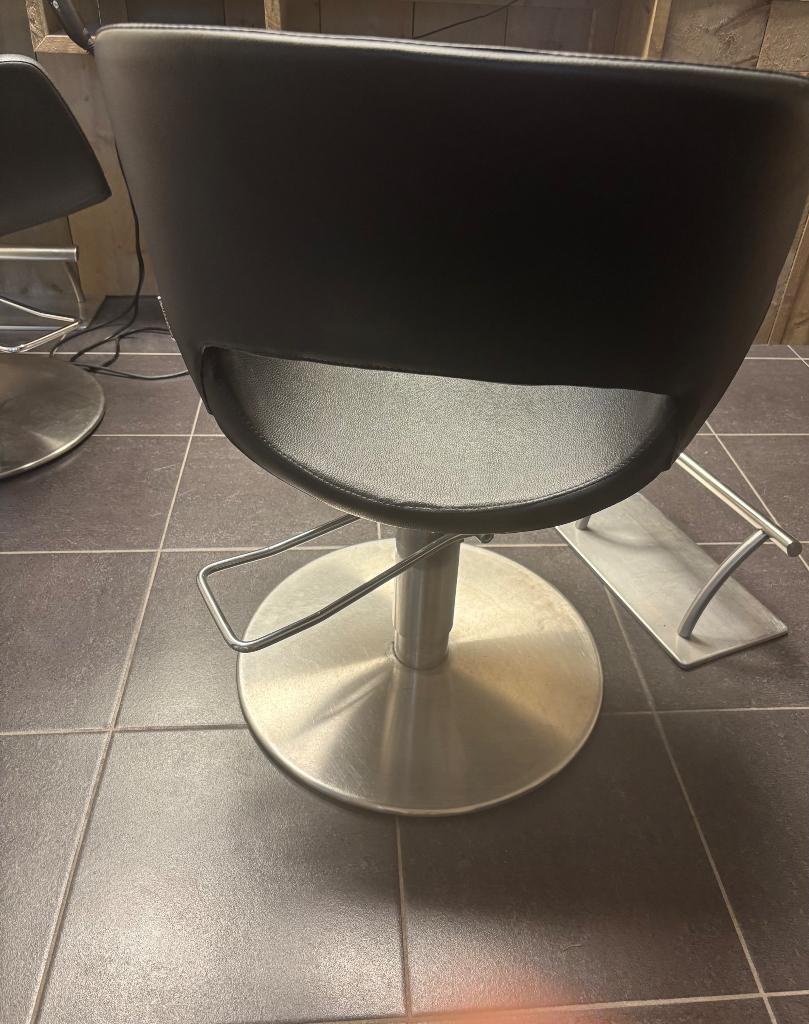 2 kapperstoelen met voetensteun Vezzosi, Ophalen, Gebruikt