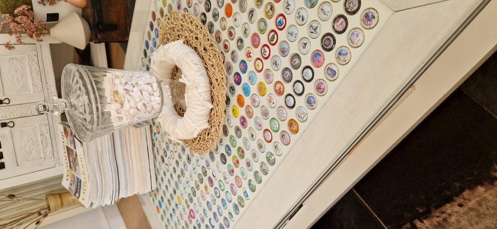 champagne capsules in salontafel, Ophalen