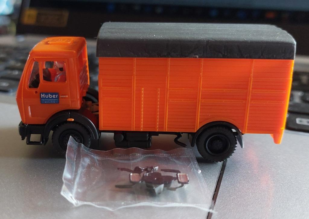 CAMION MERCEDES-BENZ HOLK 2008 DES ANNÉES 1970 AUX ANNÉES 19, Hobby & Loisirs créatifs, Voitures miniatures | 1:87, Comme neuf