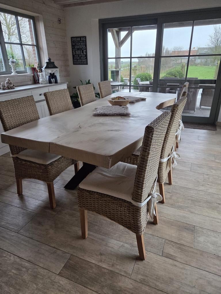 Eetkamerstoelen, Enlèvement