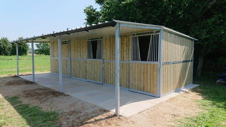 Zeer degelijke Paardenstallen en schutstallen, Dieren en Toebehoren, Stalling
