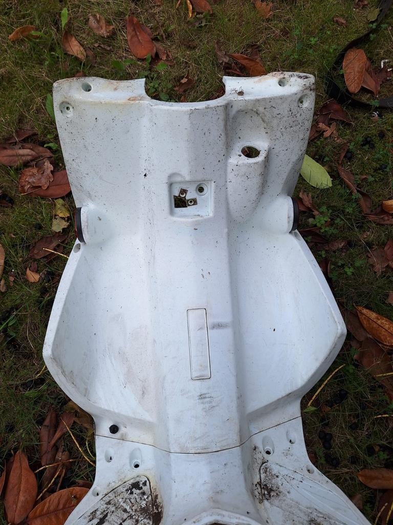 Capuchon de jambe et embout de pied pour scooter Tgb 50cc en, Enlèvement ou Envoi, Capot